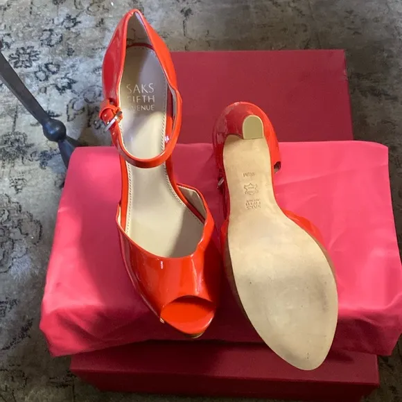 Saks Fifth Avenue Patent Leather and Leather Platform Soles Shoes NeverUsed