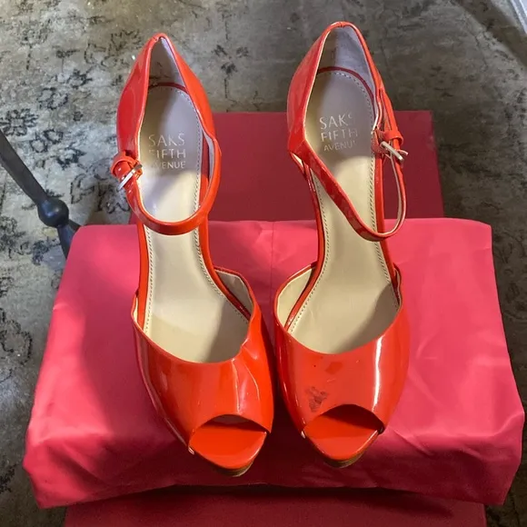 Saks Fifth Avenue Patent Leather and Leather Platform Soles Shoes NeverUsed