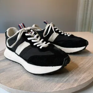 SeaVees Women's Black Leather Acorn Trainer Shoes Sneakers US Size 8