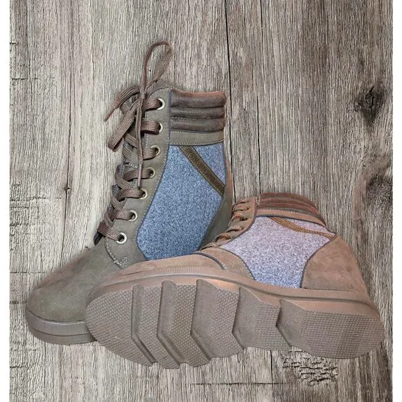 Serra women’s wedge boots. Gray fabric brown suede. Size 10