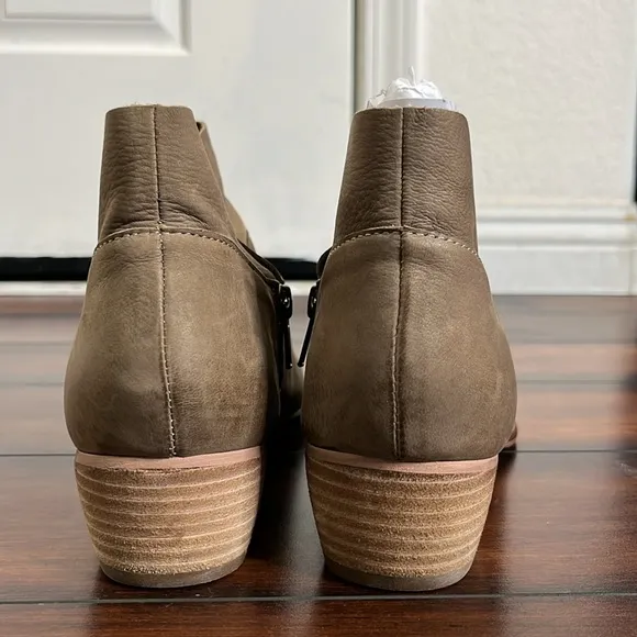 Seychelles Snare Leather Ankle Boots Women's size 10 NWOB Tan Classic Minimalist