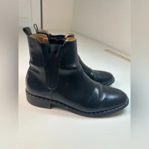 Sezane Souliere Woody Black Leather Studded Classic Chelsea Boots Women’s 38
