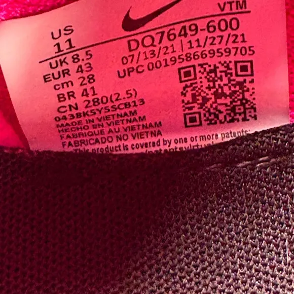 Size 11 - Women’s Nike React phantom Flyknit pink shoes