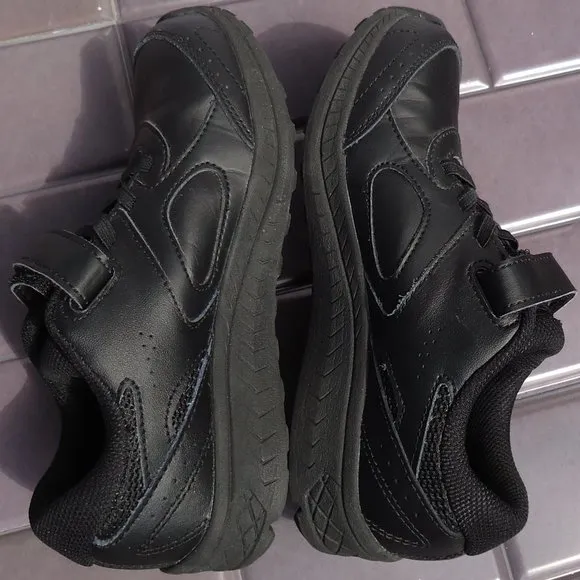 SIZE 1.5. SAUCONY black leather sneaker shoes.