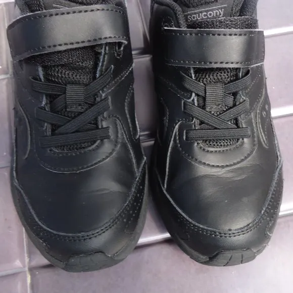 SIZE 1.5. SAUCONY black leather sneaker shoes.