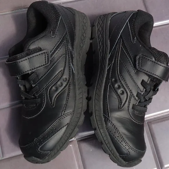 SIZE 1.5. SAUCONY black leather sneaker shoes.