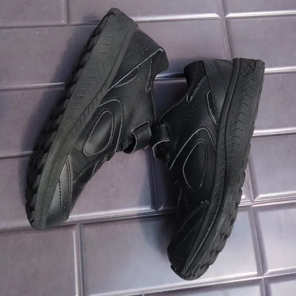 SIZE 1.5. SAUCONY black leather sneaker shoes.