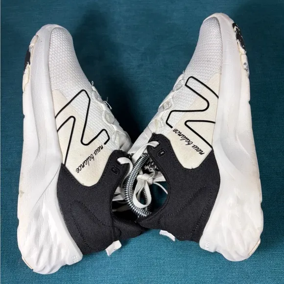 Size 7.5 - Women’s New Balance Roav white and black shoes