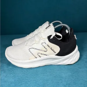 Size 7.5 - Women’s New Balance Roav white and black shoes