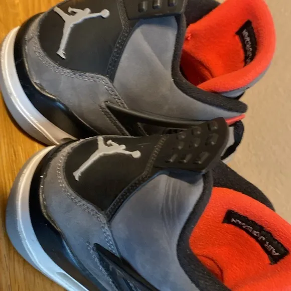 Size 7Y Jordan 4 Retro Mid Infrared