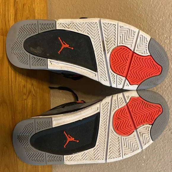 Size 7Y Jordan 4 Retro Mid Infrared
