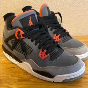 Size 7Y Jordan 4 Retro Mid Infrared