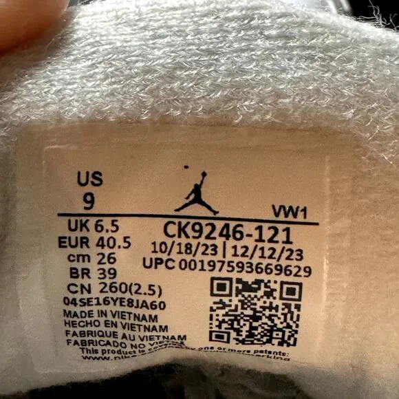 Size 9 - Wmns Nike Air Jordan 3 Retro Georgia Peach Women's Shoes