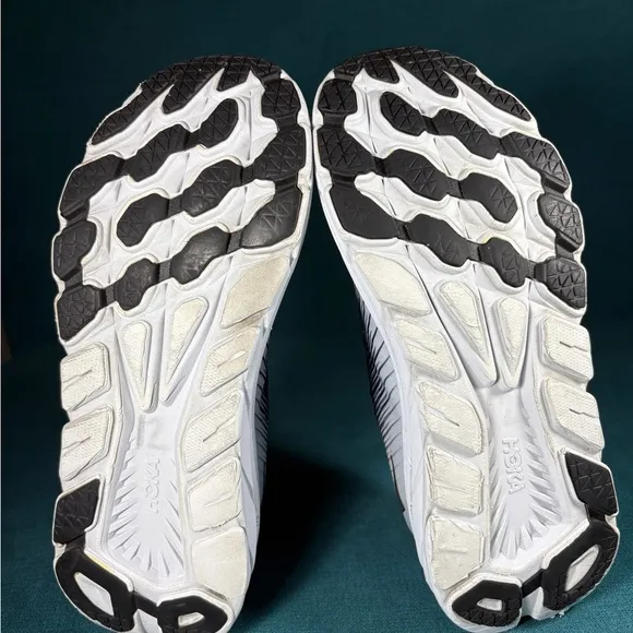 Size 9.5 - Women’s Hoka One Rincon 3 Black/white shoes