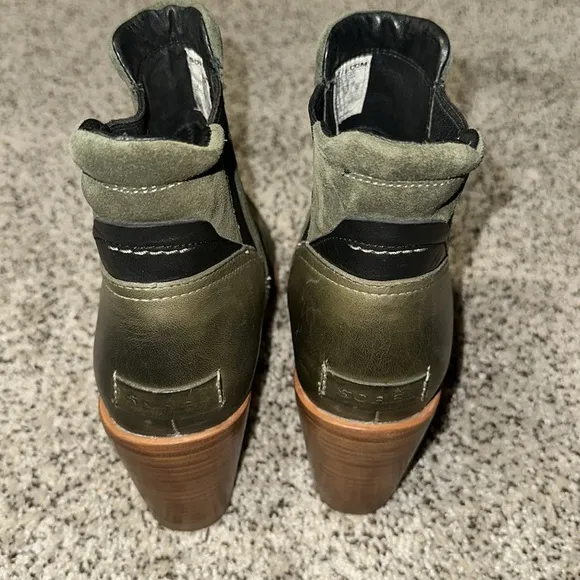 Sorel After Hours Chelsea Wedge Ankle Boots Suede Leather Olive Green Size 9