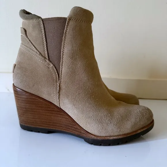 Sorel After Hours Chelsea Wedge Ankle Boots Tan Beige Suede Sz 7