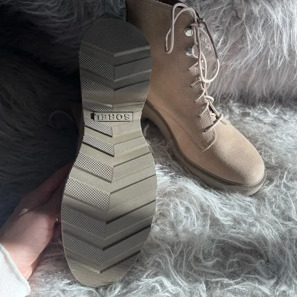 Sorel Hi-Line Heel Lace Boots - Size 8.5 - NWT