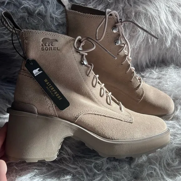 Sorel Hi-Line Heel Lace Boots - Size 8.5 - NWT