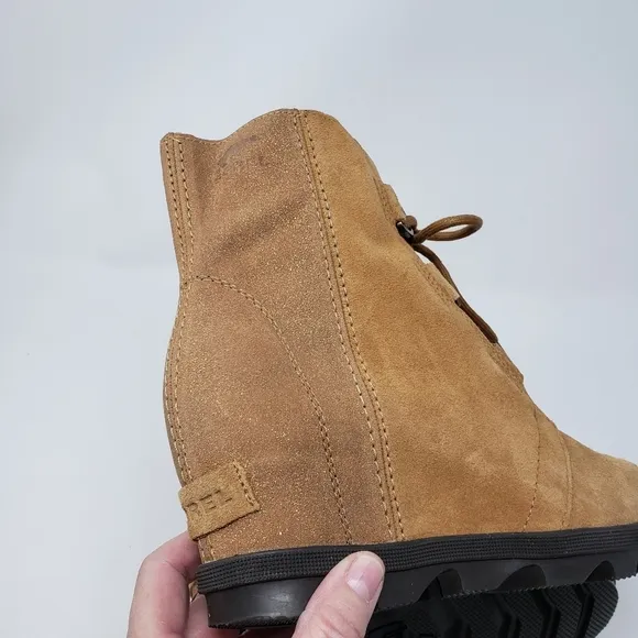 Sorel Joan of Arctic tan suede wedge boots size 5 big girls