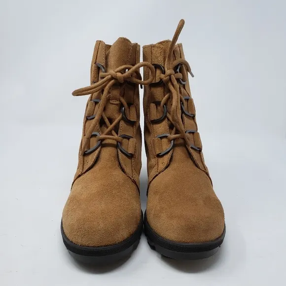 Sorel Joan of Arctic tan suede wedge boots size 5 big girls