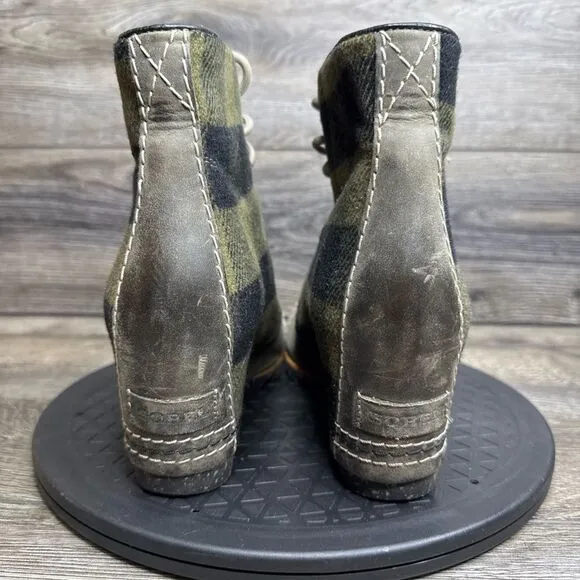 Sorel Womens US 9.5 Joan of Arctic Hidden Wedge Lace Up Green Classic Boots