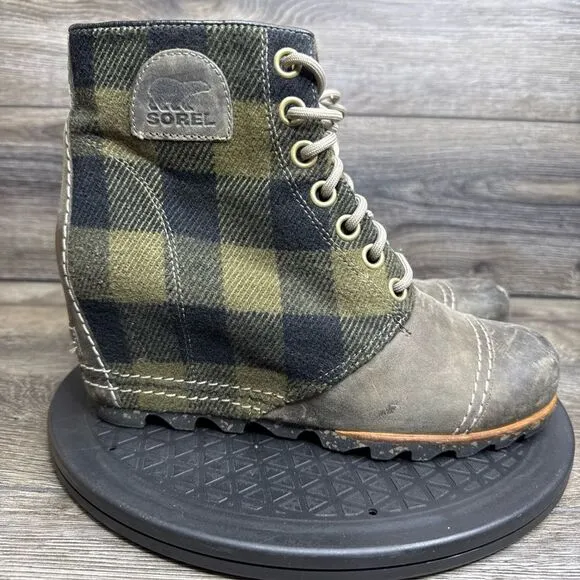 Sorel Womens US 9.5 Joan of Arctic Hidden Wedge Lace Up Green Classic Boots