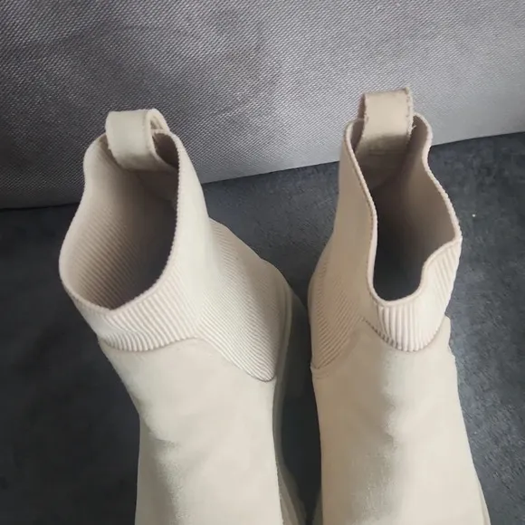 Steve Madden Holley sand suede boots size 9.5