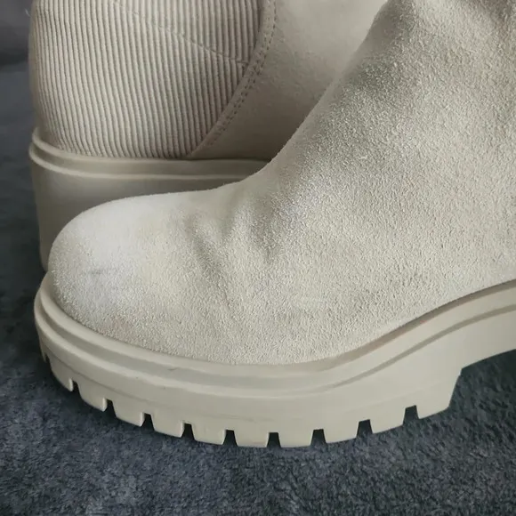 Steve Madden Holley sand suede boots size 9.5