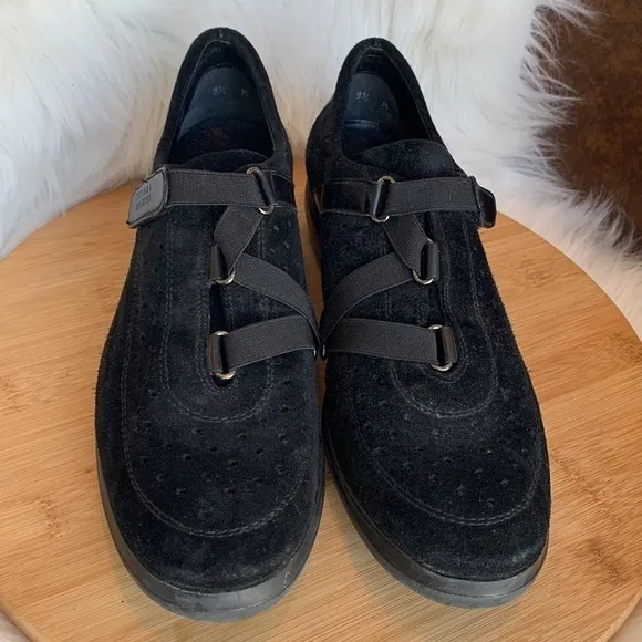 Stuart Weitzman || Black Suede Leather Slip On Sneakers 9.5 M