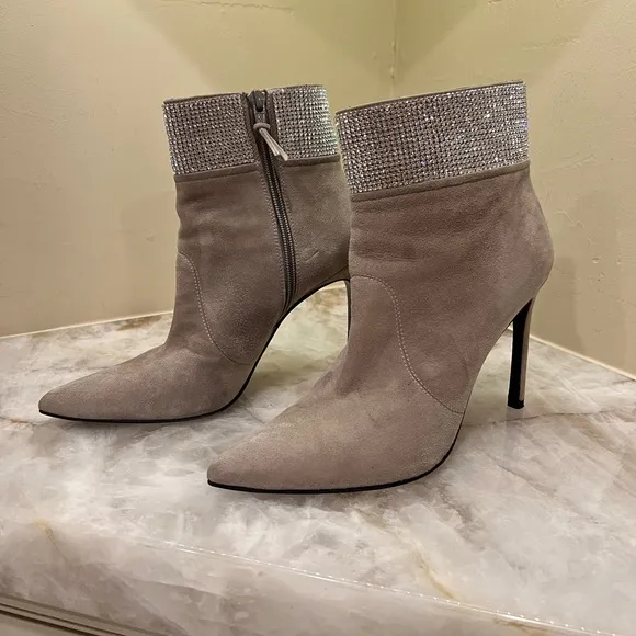 Stuart Weitzman Highbeams Light Gray Suede crystal Ankle boots booties