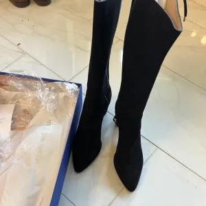 Stuart Wiseman Elegant Black Knee-High Boots