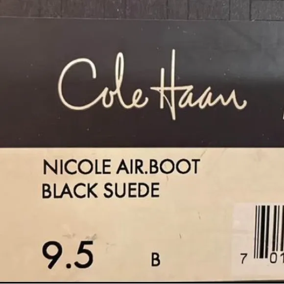 STUNNING NIKE AIR BY COLE HAAN SUEDE BOOTS! A CLASSIC
