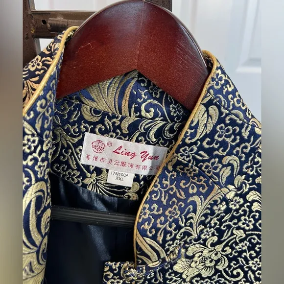 Stunning traditional Chinese jacket in Blue and Gold
