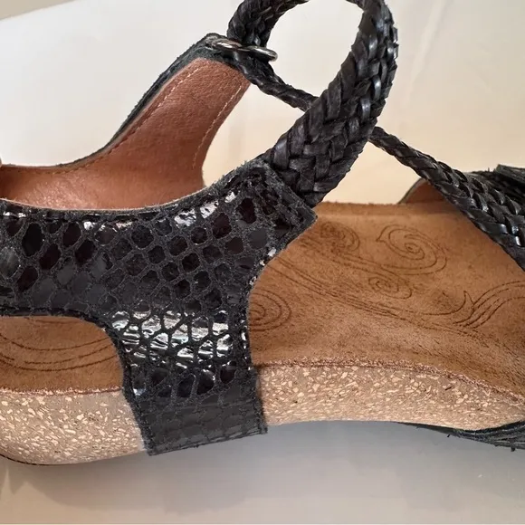 Taos Trulie Black Woven Braided Leather Strappy Sandals Sz 6-6.5 Cork Snake Skin