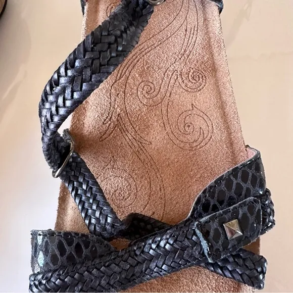 Taos Trulie Black Woven Braided Leather Strappy Sandals Sz 6-6.5 Cork Snake Skin
