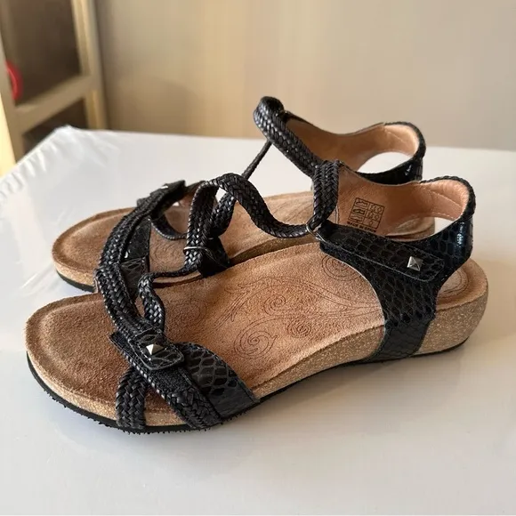 Taos Trulie Black Woven Braided Leather Strappy Sandals Sz 6-6.5 Cork Snake Skin
