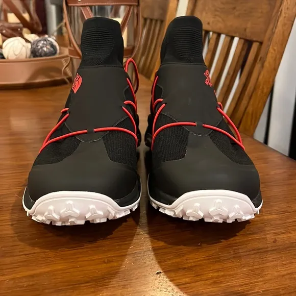The North Face Sihl Mid Shoes Sneakers new black red Urban Explorer Mens 10.5