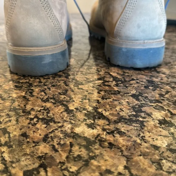 Timberland Light Gray men’s leather Boots EUC 10.5