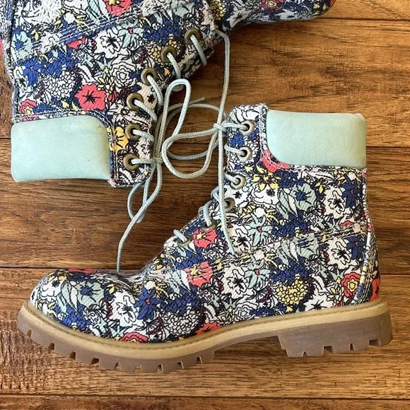 Timberland Women's 6 Inch Premium Fabric Boots Multicolor Floral Size 6.5