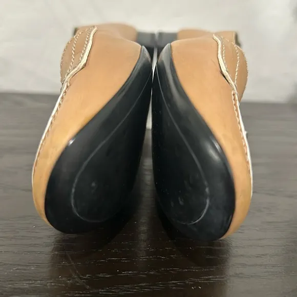 TOD’S Beige and White Trim Women's Leather Vintage Flat Loafer Shoes Size 7.5
