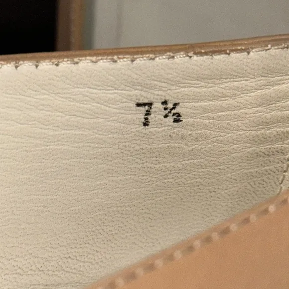 TOD’S Beige and White Trim Women's Leather Vintage Flat Loafer Shoes Size 7.5