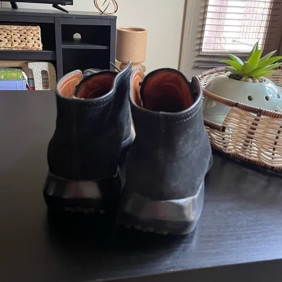 Tod’s Leather Suede Lace Up Chukka Boots Size 6.5