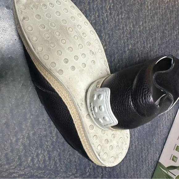 Tod's Men's Black Slip-On Shoes In excellent used condition.men’s size 7 1/2