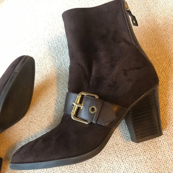 Tommy Hilfiger Women’s Roux Brown Suede Ankle Booties Gold Buckle Size 7