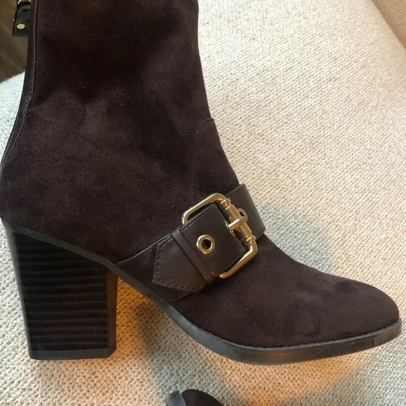 Tommy Hilfiger Women’s Roux Brown Suede Ankle Booties Gold Buckle Size 7