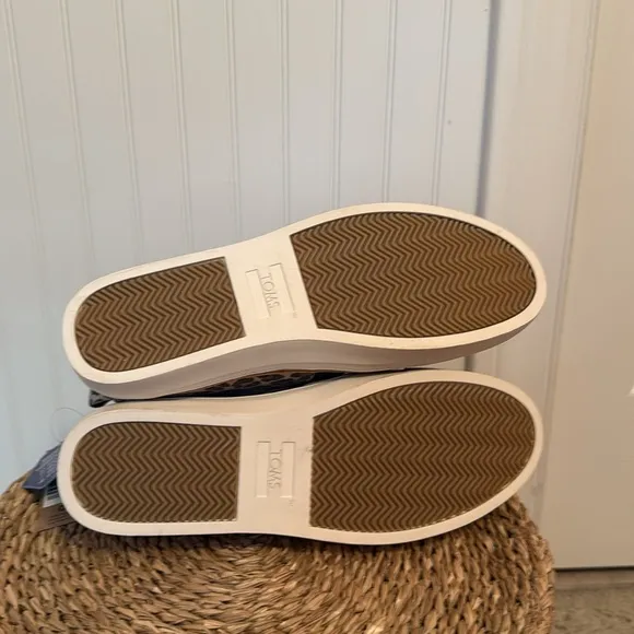 Tom’s Bryce Leopard Print Slip-On Women's Sneakers - 10 - NWT