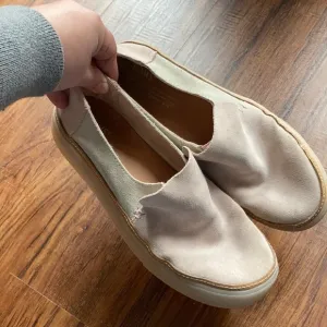 Toms Loma slip on shoes two tone suede size 9