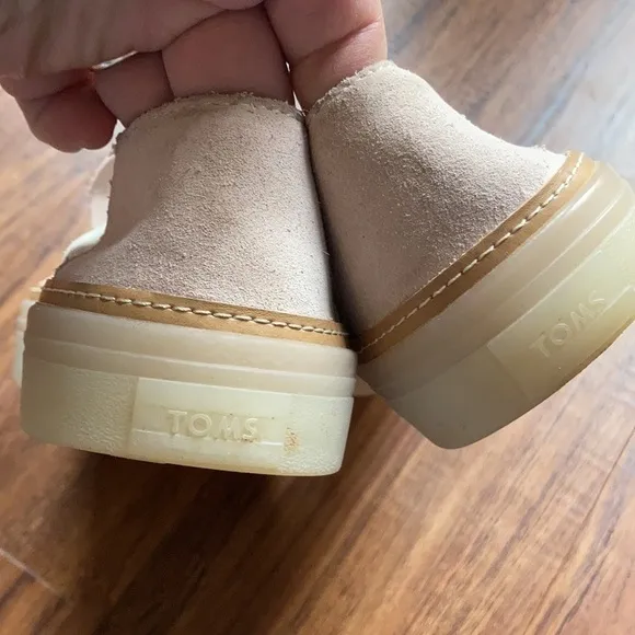 Toms Loma slip on shoes two tone suede size 9