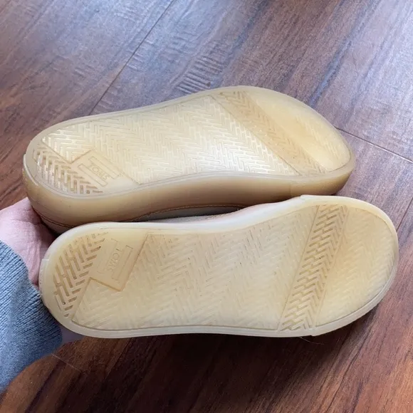 Toms Loma slip on shoes two tone suede size 9