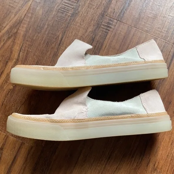 Toms Loma slip on shoes two tone suede size 9